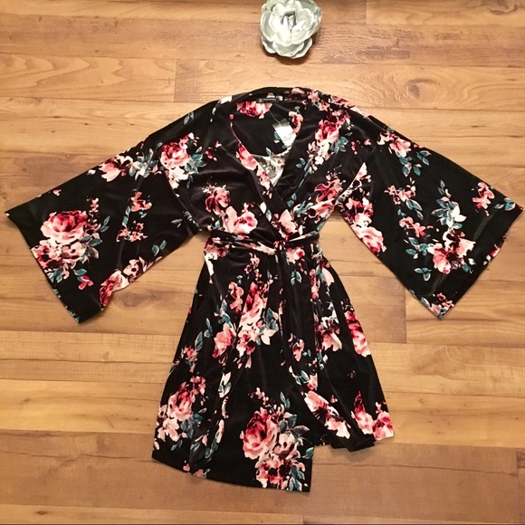 INC International Concepts Other - INC velvet feel short robe
